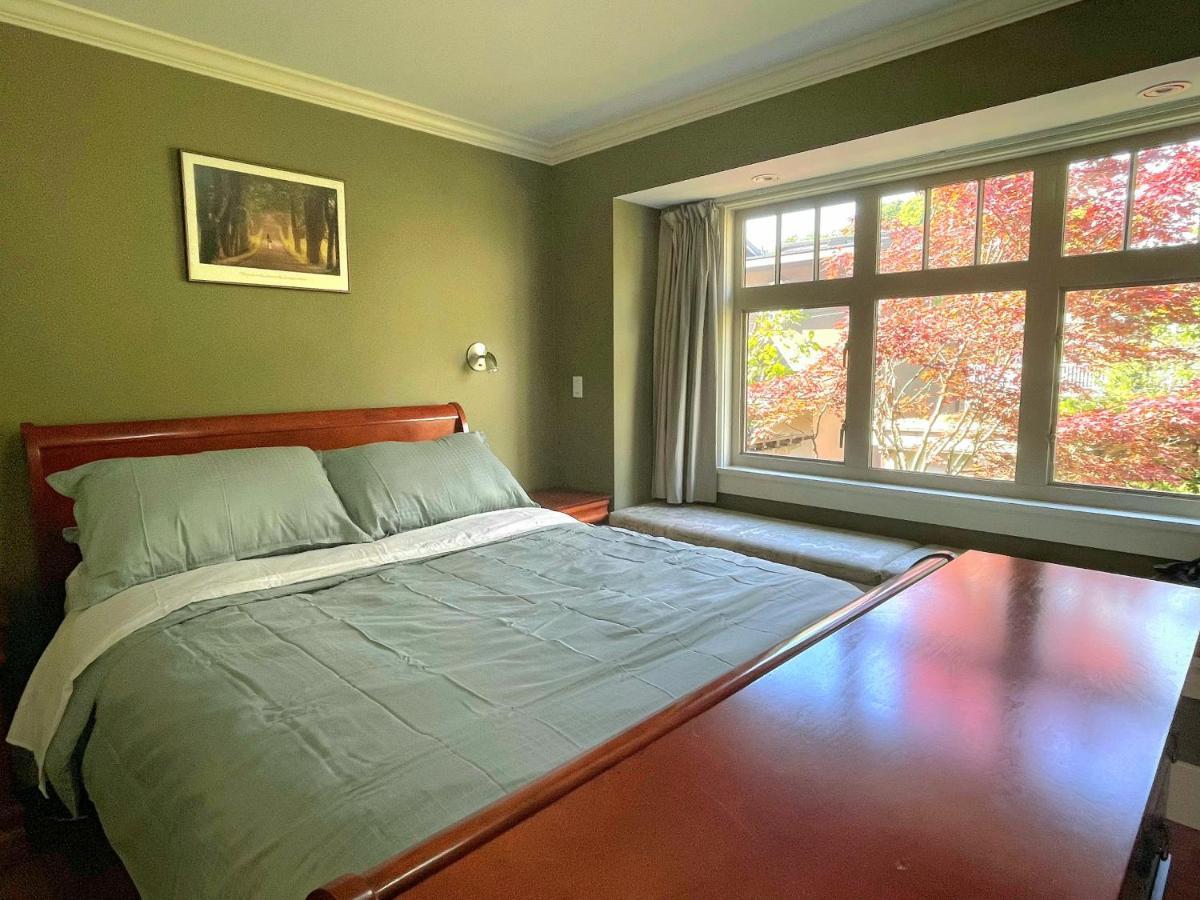 Elegant, Sunny Modern Home With Skylights - Kitsilano, Vancouver Zewnętrze zdjęcie