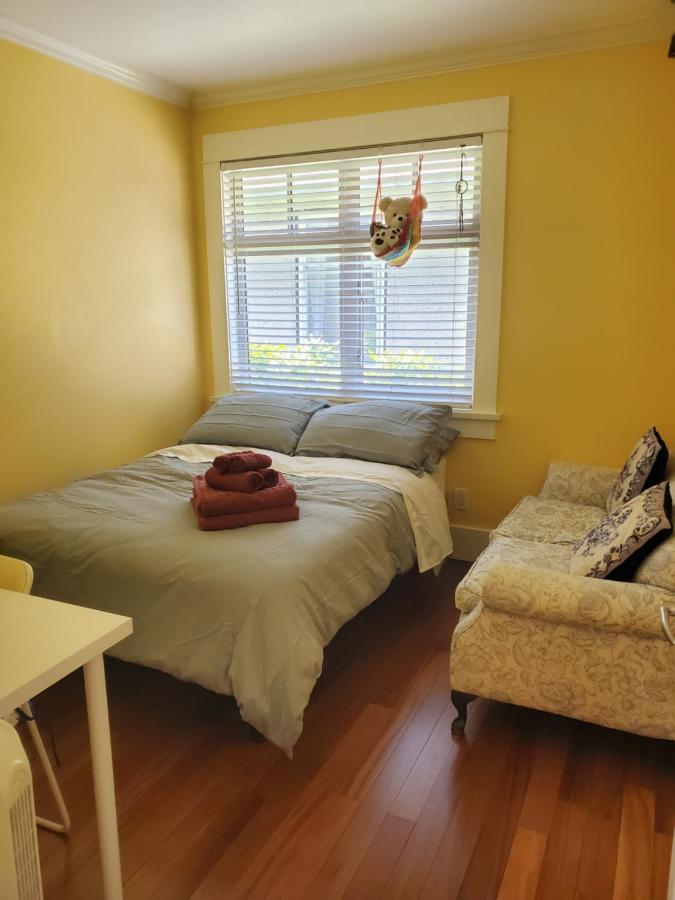Elegant, Sunny Modern Home With Skylights - Kitsilano, Vancouver Zewnętrze zdjęcie
