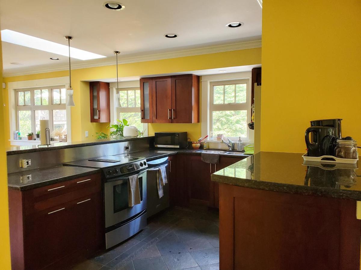 Elegant, Sunny Modern Home With Skylights - Kitsilano, Vancouver Zewnętrze zdjęcie