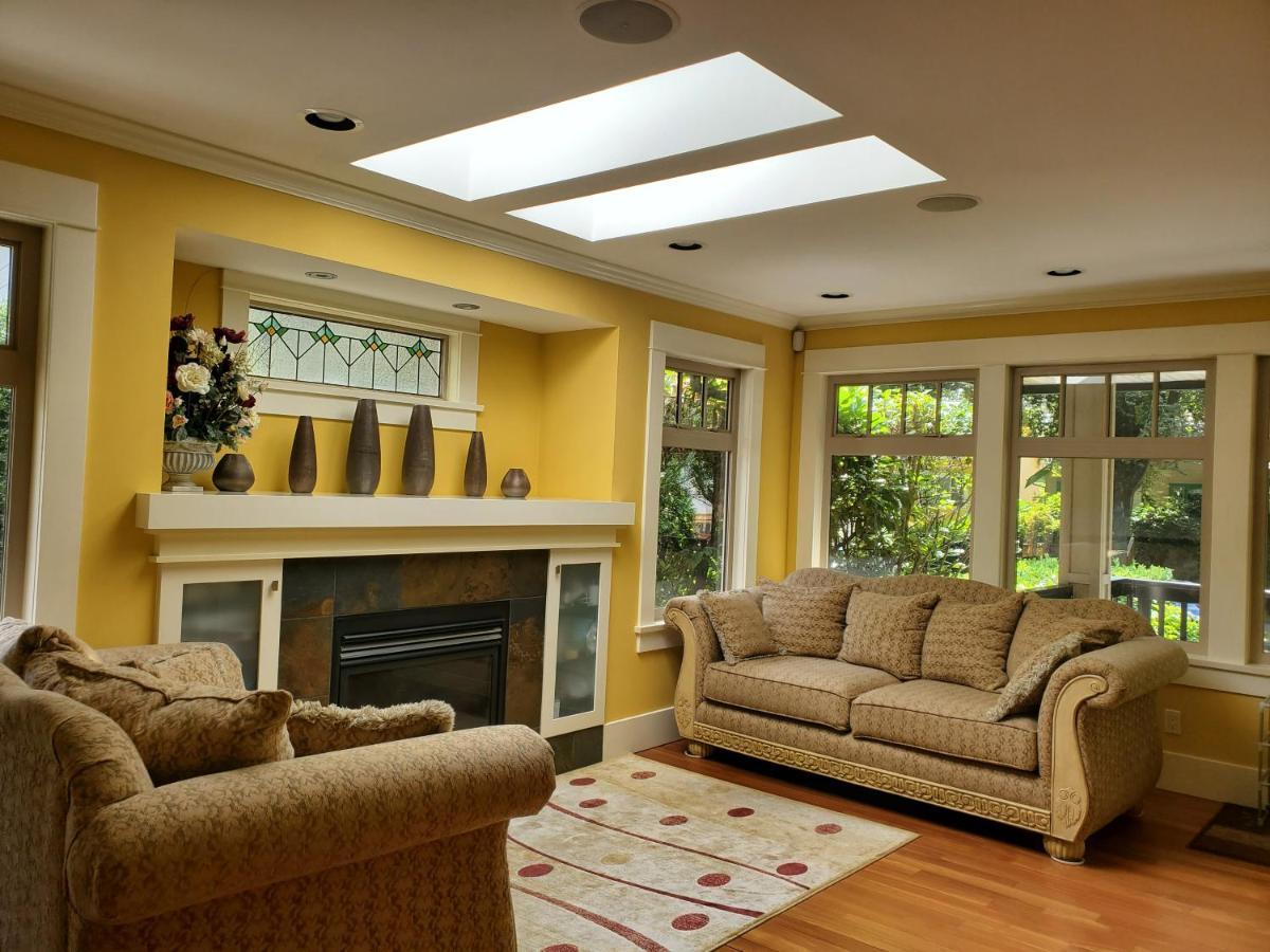 Elegant, Sunny Modern Home With Skylights - Kitsilano, Vancouver Zewnętrze zdjęcie